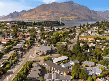 Walk To Town - Queenstown Entry Level Apartment