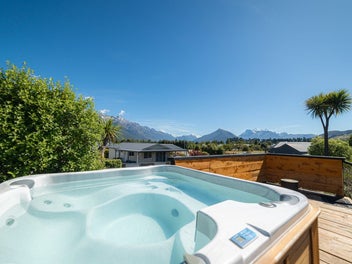 Scale, Privacy and Mountain Presence