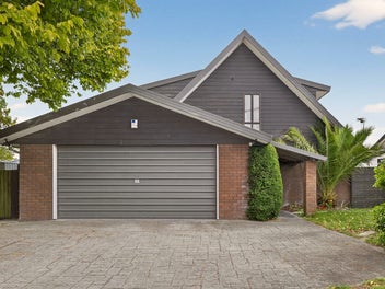 Sun, Space & Style on Lake Terrace Road