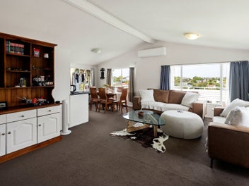 Modern Comfort Meets an Elevated Outlook