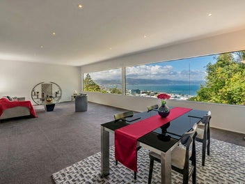 Elevated Living with Iconic Harbour Views