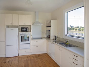 COSTAL LIVING NEAR HAMPDEN- 3 BEDROOM GEM