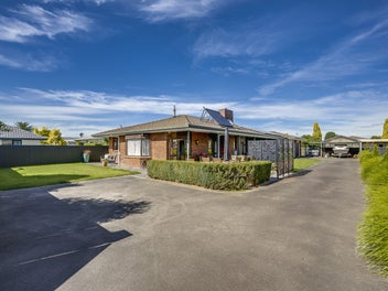 Spacious Private Rear Family Home