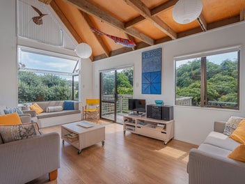 A Much-Loved Family Bach in Opito Bay