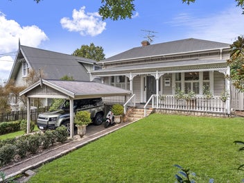 Original Square-Front Villa - Rare Opportunity