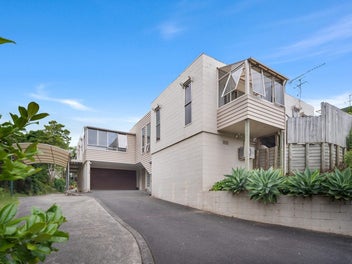 Developers This is IT! 2,132m2 in Howick!