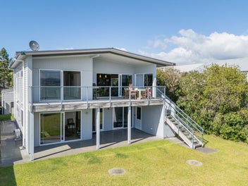 Beachfront Position!