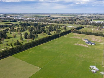 Titled Sections Offering Lifestyle and Location