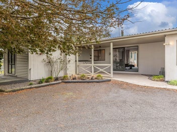 Rural Retreat with Space, Style & Stunning Views