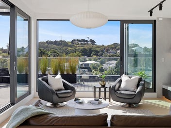 Penthouse Positioned Above The Tree Tops