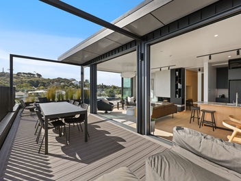 Penthouse Positioned Above The Tree Tops