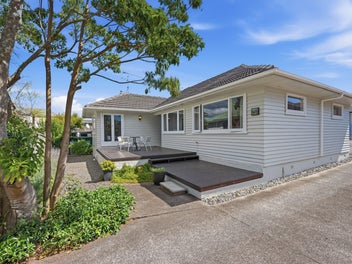 Solid Central Howick Living