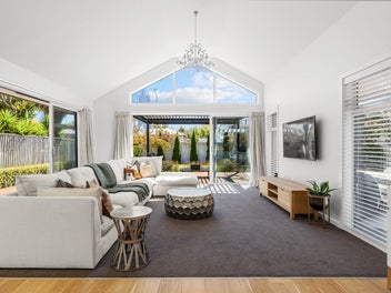 Single Level Sophisticated Living!