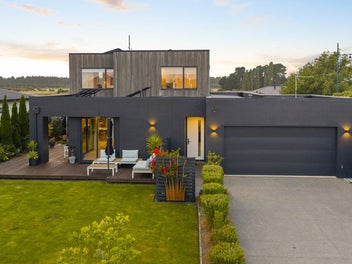 Striking Design. Intelligent Comfort.