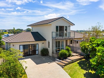 Sea Views, Space & Coastal Lifestyle