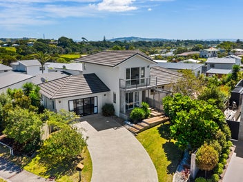 Sea Views, Space & Coastal Lifestyle