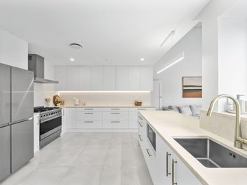 Mediterranean Elegance - Timeless Appeal!