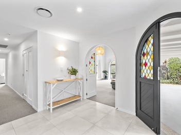 Mediterranean Elegance - Timeless Appeal!