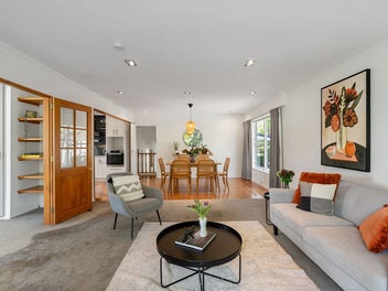 RENOVATED 60S SHOW STOPPER