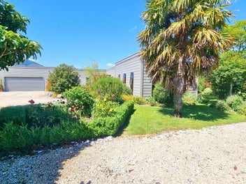 RURAL OASIS JUST MINUTES FROM TAKAKA