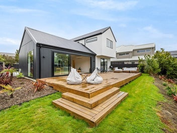 Future Proof! Main Bedroom Downstairs!