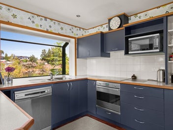 DESIRABLE BRIDGE HILL