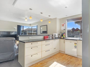 Space & Comfort in a Quiet Cul-de-Sac!