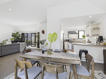 COOL TOWNHOUSE LIVING, DONE RIGHT