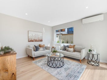 Sun-Drenched Modernity in Half Moon Bay