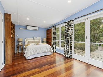 LEAFY TRANQUILITY ON THE EDGE OF THE CITY