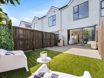 Private oasis - surrounded by greenery!