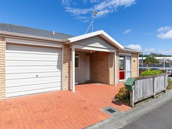 SUN-SOAKED & SUPER COVENIENT