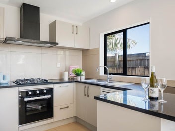 Renovated Brick & Tile | Minutes to Sylvia Park