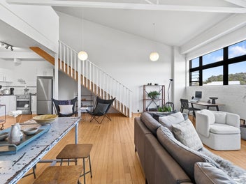 Penthouse Loft Living with Iconic Mt Eden Views