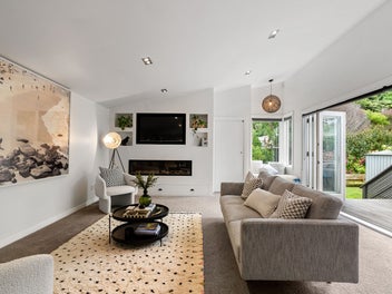 FAMILY LIFESTYLE - AMAZING OUTDOOR LIVING!