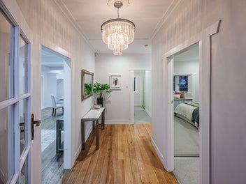 Walking distance to train station, shops & temple