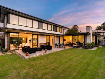 ARCHITECTURAL PRESENCE MEETS EVERYDAY EASE