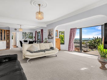 Amazing Views & Family Living in Tahunanui!