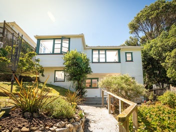 PEACEFUL & PRIVATE WITH POTENTIAL