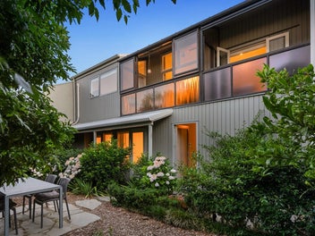 COASTAL WEATHERBOARD LOCK UP AND LEAVE