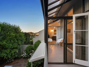 COASTAL WEATHERBOARD LOCK UP AND LEAVE