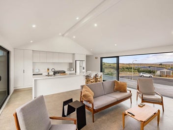 Secure Your Slice of the Coast – Proven Airbnb...