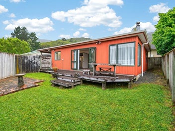 Cozy and Quiet Two-Bedroom Haven in Popular Naenae