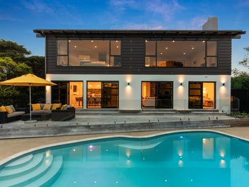 PRIVATE FAMILY HAVEN WITH STUNNING VIEWS
