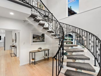PRIVATE FAMILY HAVEN WITH STUNNING VIEWS