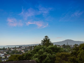 PRIVATE FAMILY HAVEN WITH STUNNING VIEWS