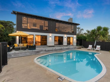 PRIVATE FAMILY HAVEN WITH STUNNING VIEWS