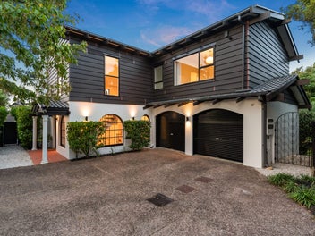 PRIVATE FAMILY HAVEN WITH STUNNING VIEWS