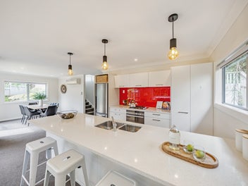 SUN-SOAKED MODERN KARORI GEM