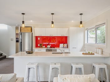 SUN-SOAKED MODERN KARORI GEM